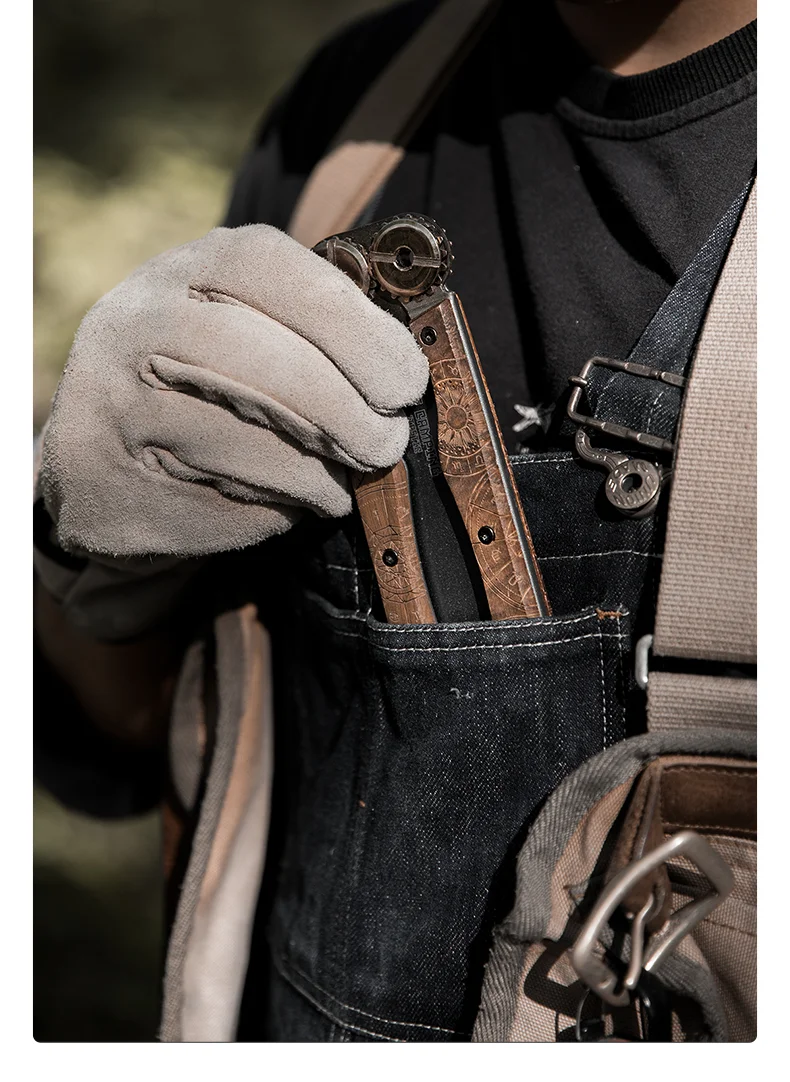 Compact Folding Hand Saw