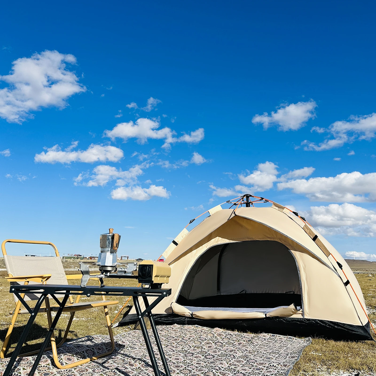 Quick-Opening Camping Tent for 4 People 1 Quick-Opening Camping Tent for 4 People
